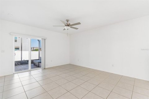 Casa en venta en Zephyrhills, Florida, 5 dormitorios, 221.94 m2 № 2217230 - foto 20