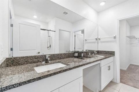 Casa en venta en Zephyrhills, Florida, 5 dormitorios, 221.94 m2 № 2217230 - foto 16