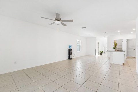 Casa en venta en Zephyrhills, Florida, 5 dormitorios, 221.94 m2 № 2217230 - foto 25