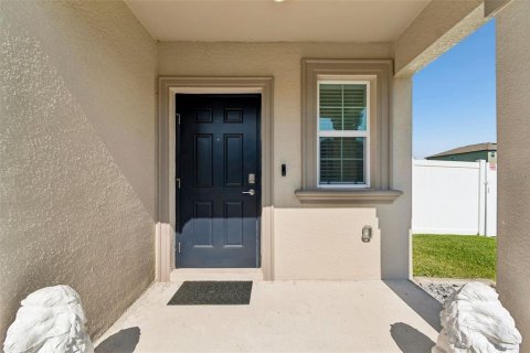 Casa en venta en Zephyrhills, Florida, 5 dormitorios, 221.94 m2 № 2217230 - foto 3