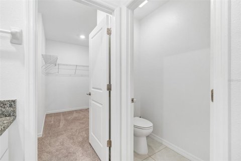 Casa en venta en Zephyrhills, Florida, 5 dormitorios, 221.94 m2 № 2217230 - foto 18