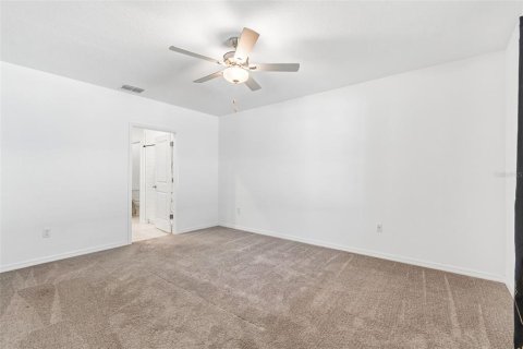 Casa en venta en Zephyrhills, Florida, 5 dormitorios, 221.94 m2 № 2217230 - foto 13