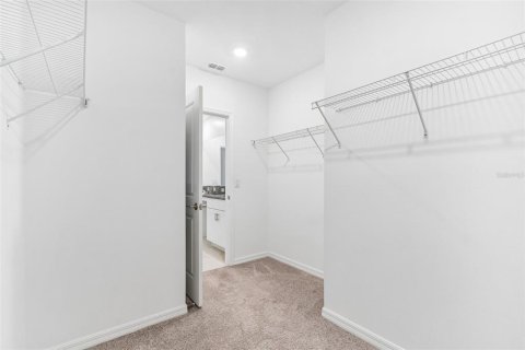 Casa en venta en Zephyrhills, Florida, 5 dormitorios, 221.94 m2 № 2217230 - foto 19
