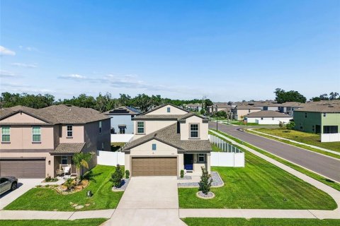 Casa en venta en Zephyrhills, Florida, 5 dormitorios, 221.94 m2 № 2217230 - foto 2