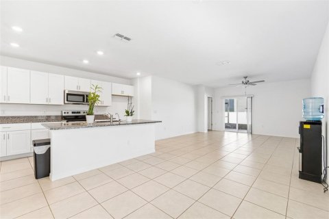Casa en venta en Zephyrhills, Florida, 5 dormitorios, 221.94 m2 № 2217230 - foto 7