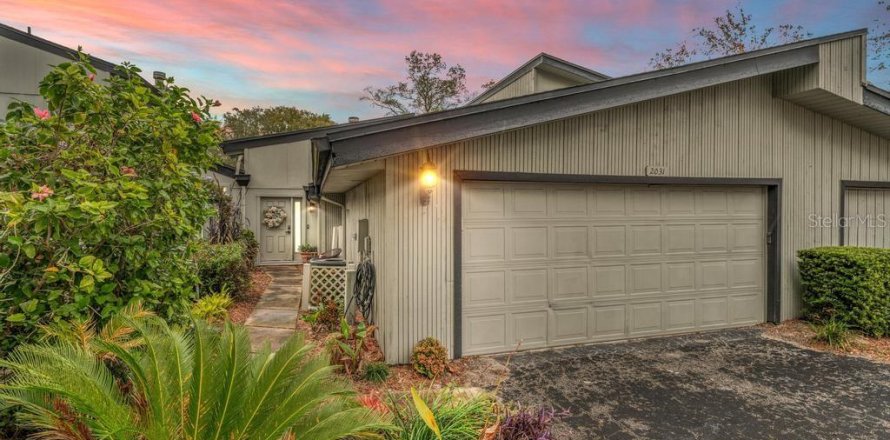 Townhouse in Apopka, Florida 2 bedrooms, 124.02 sq.m. № 2394225
