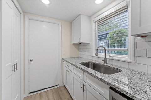 Townhouse in Apopka, Florida 2 bedrooms, 124.02 sq.m. № 2394225 - photo 11