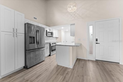 Townhouse in Apopka, Florida 2 bedrooms, 124.02 sq.m. № 2394225 - photo 8