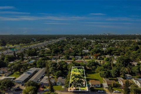 House in Hollywood, Florida 3 bedrooms, 113.15 sq.m. № 2013081 - photo 28