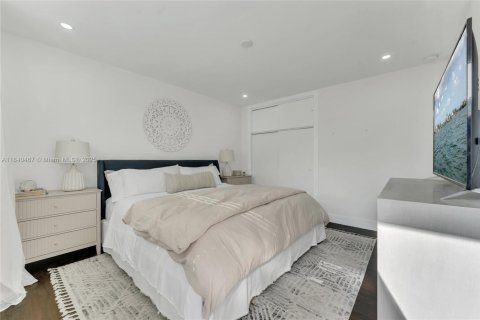 House in Hollywood, Florida 3 bedrooms, 113.15 sq.m. № 2013081 - photo 14