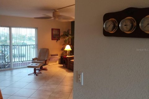 Condo in New Smyrna Beach, Florida, 1 bedroom  № 1528531 - photo 15