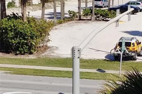 Condo in New Smyrna Beach, Florida, 1 bedroom  № 1528531 - photo 7