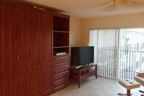 Condo in New Smyrna Beach, Florida, 1 bedroom  № 1528531 - photo 12