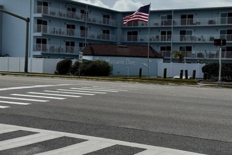 Condo in New Smyrna Beach, Florida, 1 bedroom  № 1528531 - photo 17