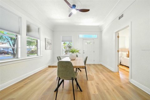 House in Tampa, Florida 3 bedrooms, 143.44 sq.m. № 1827937 - photo 5