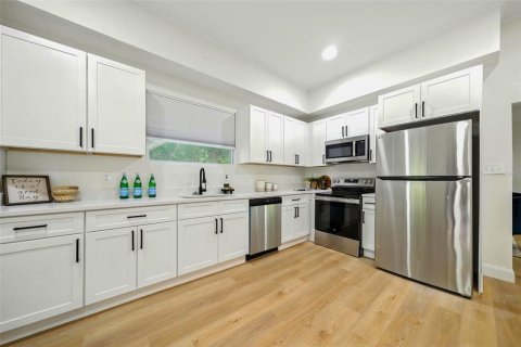 House in Tampa, Florida 3 bedrooms, 143.44 sq.m. № 1827937 - photo 15