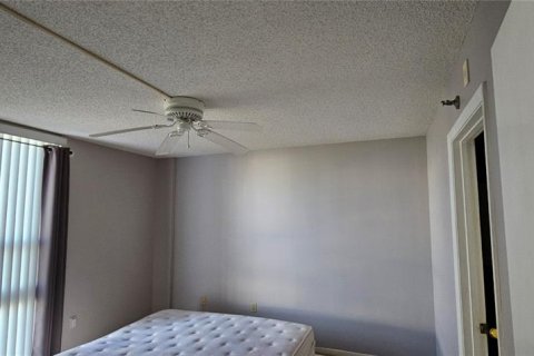 Condo in Port Charlotte, Florida, 2 bedrooms  № 1912479 - photo 5