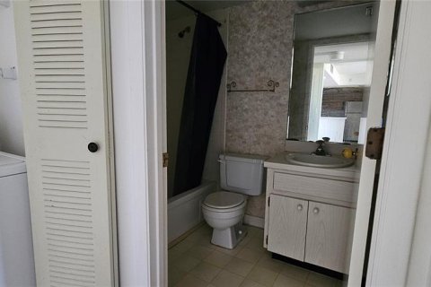 Condo in Port Charlotte, Florida, 2 bedrooms  № 1912479 - photo 8