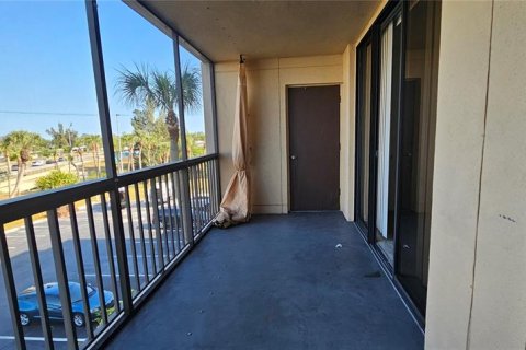 Condo in Port Charlotte, Florida, 2 bedrooms  № 1912479 - photo 12