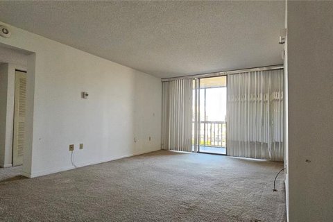 Condo in Port Charlotte, Florida, 2 bedrooms  № 1912479 - photo 2