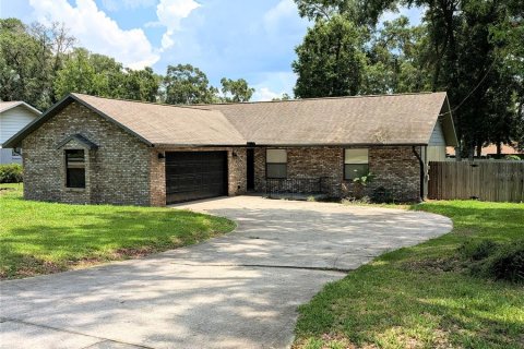 House in Ocala, Florida 3 bedrooms, 119.29 sq.m. № 2197869 - photo 2
