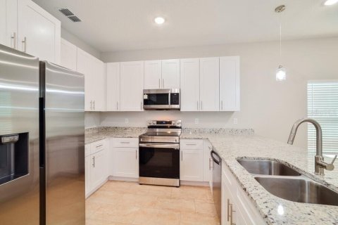 Villa ou maison à louer à Kissimmee, Floride: 4 chambres, 154.78 m2 № 2398709 - photo 6