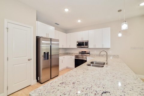 Villa ou maison à louer à Kissimmee, Floride: 4 chambres, 154.78 m2 № 2398709 - photo 5