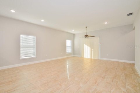 Villa ou maison à louer à Kissimmee, Floride: 4 chambres, 154.78 m2 № 2398709 - photo 4