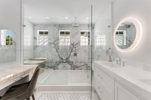 Casa en alquiler en Miami Beach, Florida, 5 dormitorios, 404.31 m2 № 1897960 - foto 18