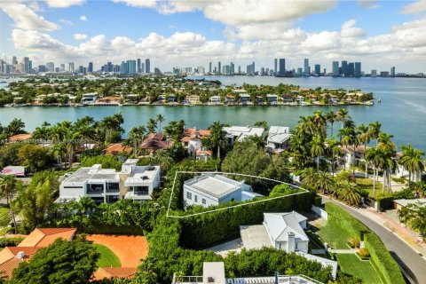 Casa en alquiler en Miami Beach, Florida, 5 dormitorios, 404.31 m2 № 1897960 - foto 7
