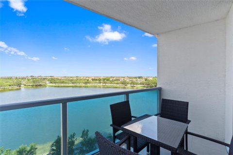 Condo in Sunrise, Florida, 3 bedrooms  № 1891391 - photo 7