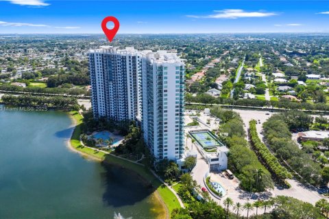 Condo in Sunrise, Florida, 3 bedrooms  № 1891391 - photo 1
