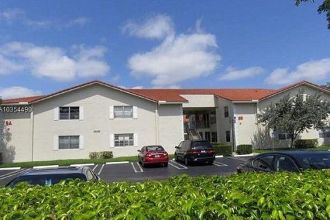 Condo in Coral Springs, Florida, 2 bedrooms № 2083422