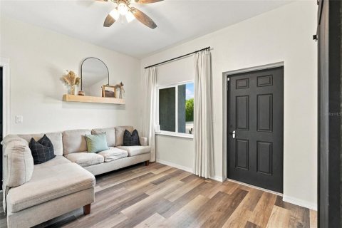 House in Punta Gorda, Florida 2 bedrooms, 102.56 sq.m. № 2422687 - photo 3