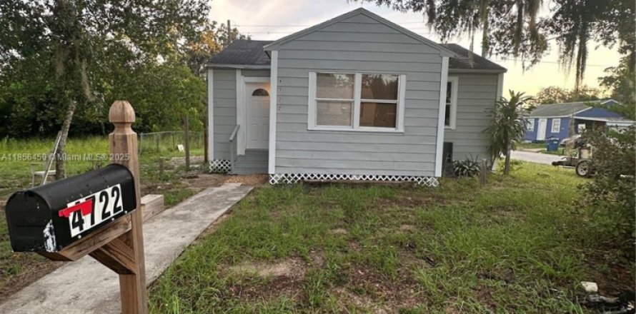 House in Sebring, Florida 2 bedrooms, 77.02 sq.m. № 1882015