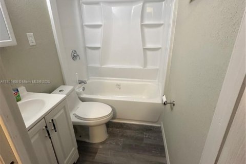 House in Sebring, Florida 2 bedrooms, 77.02 sq.m. № 1882015 - photo 8