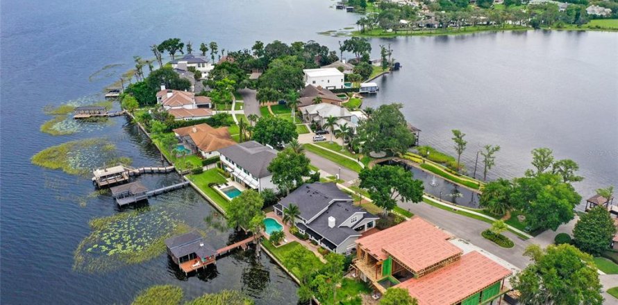 House in Orlando, Florida 4 bedrooms, 436.18 sq.m. № 1772000