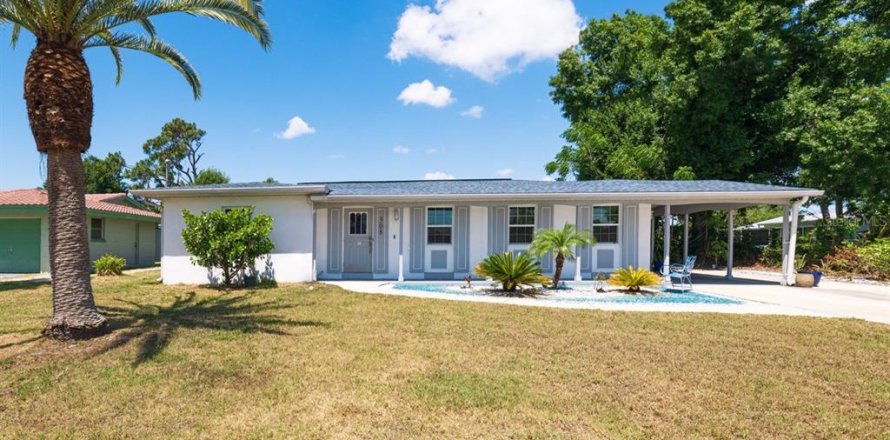 House in Port Charlotte, Florida 3 bedrooms, 135.27 sq.m. № 1906251