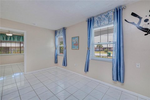 House in Port Charlotte, Florida 3 bedrooms, 135.27 sq.m. № 1906251 - photo 9