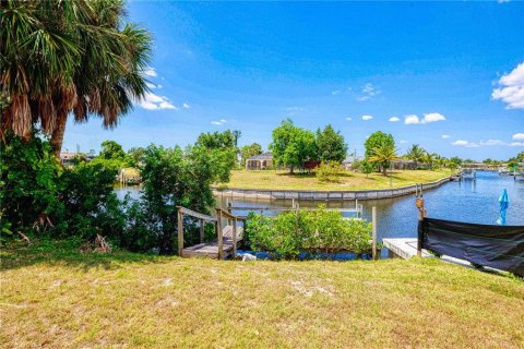 House in Port Charlotte, Florida 3 bedrooms, 135.27 sq.m. № 1906251 - photo 27