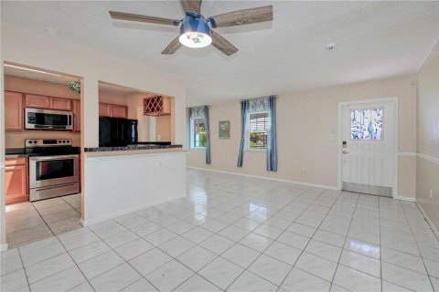 House in Port Charlotte, Florida 3 bedrooms, 135.27 sq.m. № 1906251 - photo 6