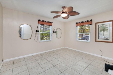 House in Port Charlotte, Florida 3 bedrooms, 135.27 sq.m. № 1906251 - photo 12