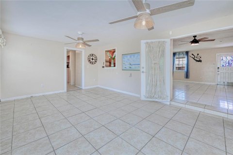 House in Port Charlotte, Florida 3 bedrooms, 135.27 sq.m. № 1906251 - photo 22