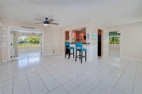 House in Port Charlotte, Florida 3 bedrooms, 135.27 sq.m. № 1906251 - photo 4