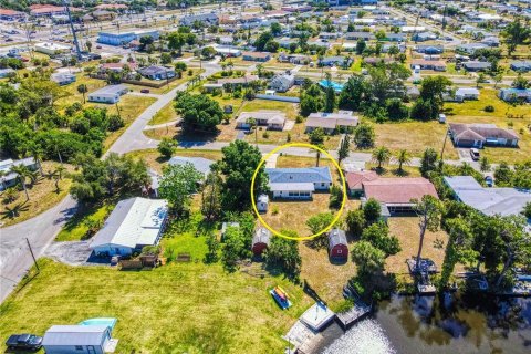 House in Port Charlotte, Florida 3 bedrooms, 135.27 sq.m. № 1906251 - photo 2