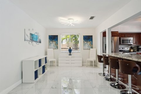 Villa ou maison à louer à Hollywood, Floride: 4 chambres, 198.9 m2 № 2261700 - photo 8