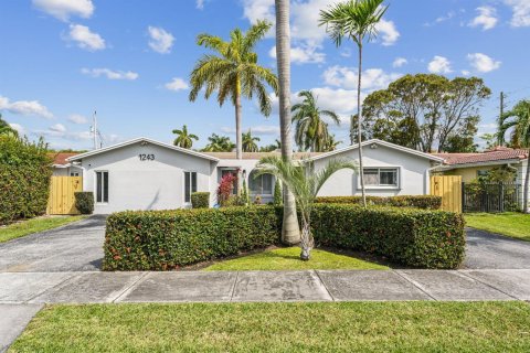 Villa ou maison à louer à Hollywood, Floride: 4 chambres, 198.9 m2 № 2261700 - photo 25