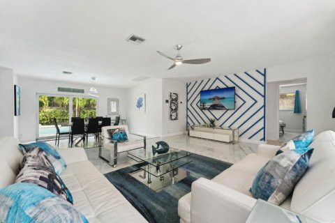 Villa ou maison à louer à Hollywood, Floride: 4 chambres, 198.9 m2 № 2261700 - photo 3