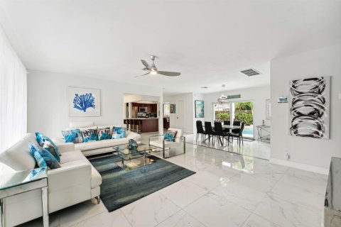 Villa ou maison à louer à Hollywood, Floride: 4 chambres, 198.9 m2 № 2261700 - photo 9