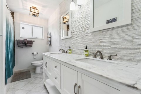 Villa ou maison à louer à Hollywood, Floride: 4 chambres, 198.9 m2 № 2261700 - photo 12
